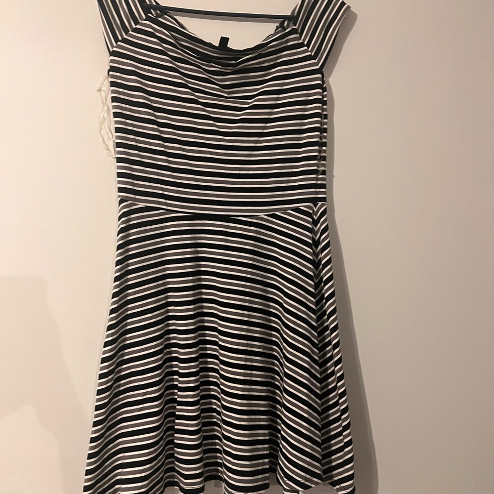 Cute dress size large.